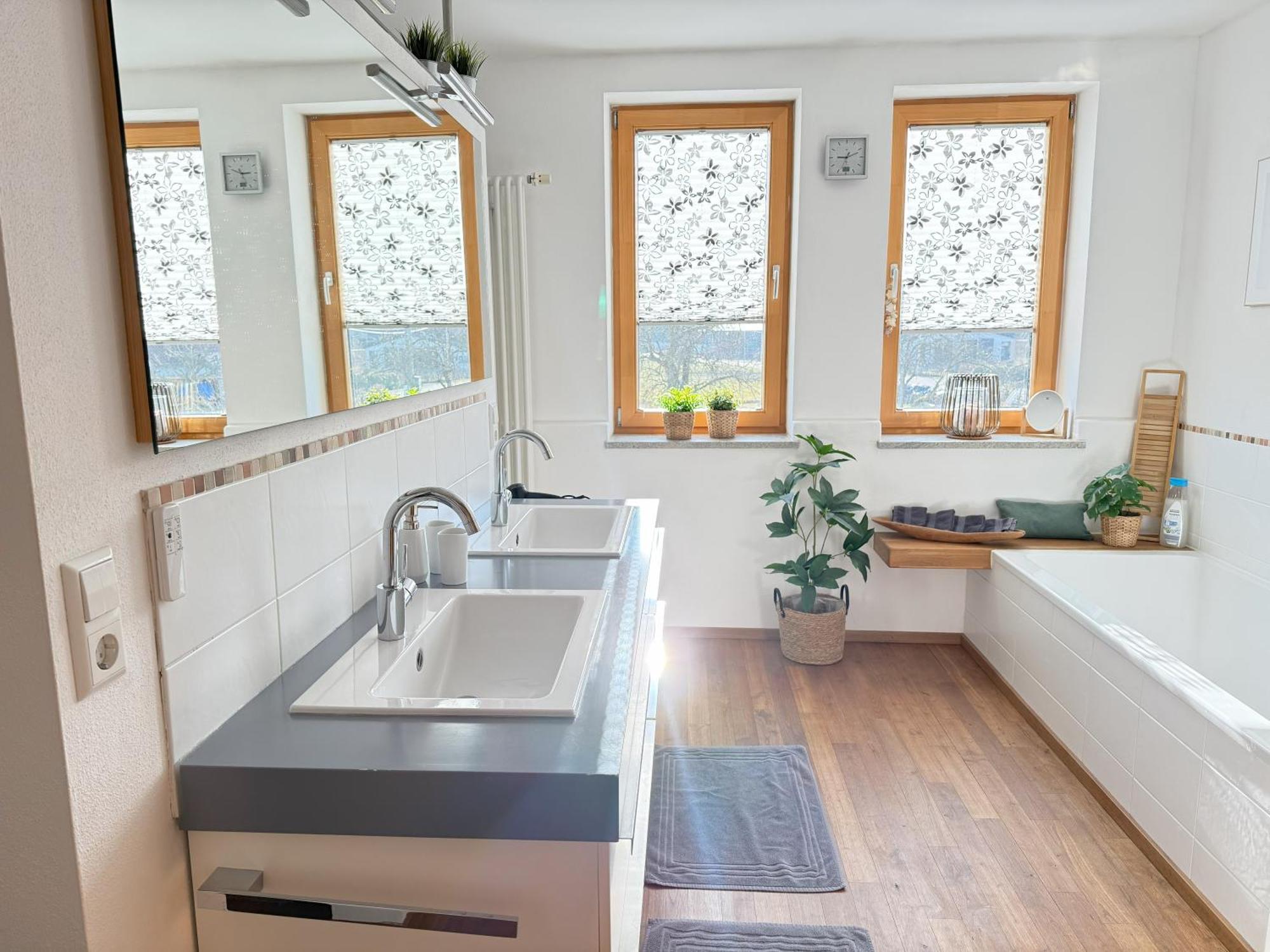 Appartamento Fe Wo Brunnen - 120 Qm - Ruhige Lage - Viel Natur- Komfortabel - Grosser Balkon Und Garten *